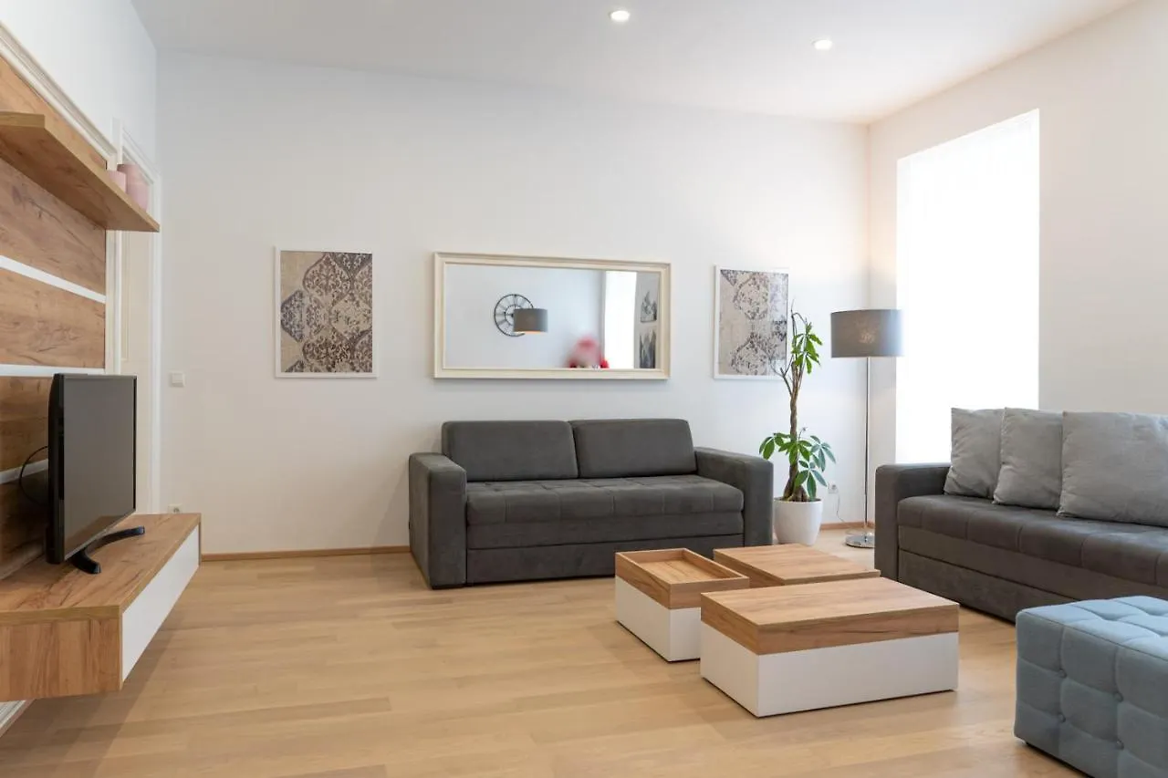 Modern 3 Room Apartment In A Prime Location Wien