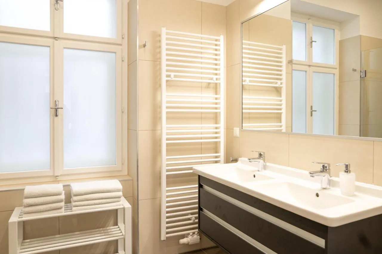 Modern 3 Room Apartment In A Prime Location Wien